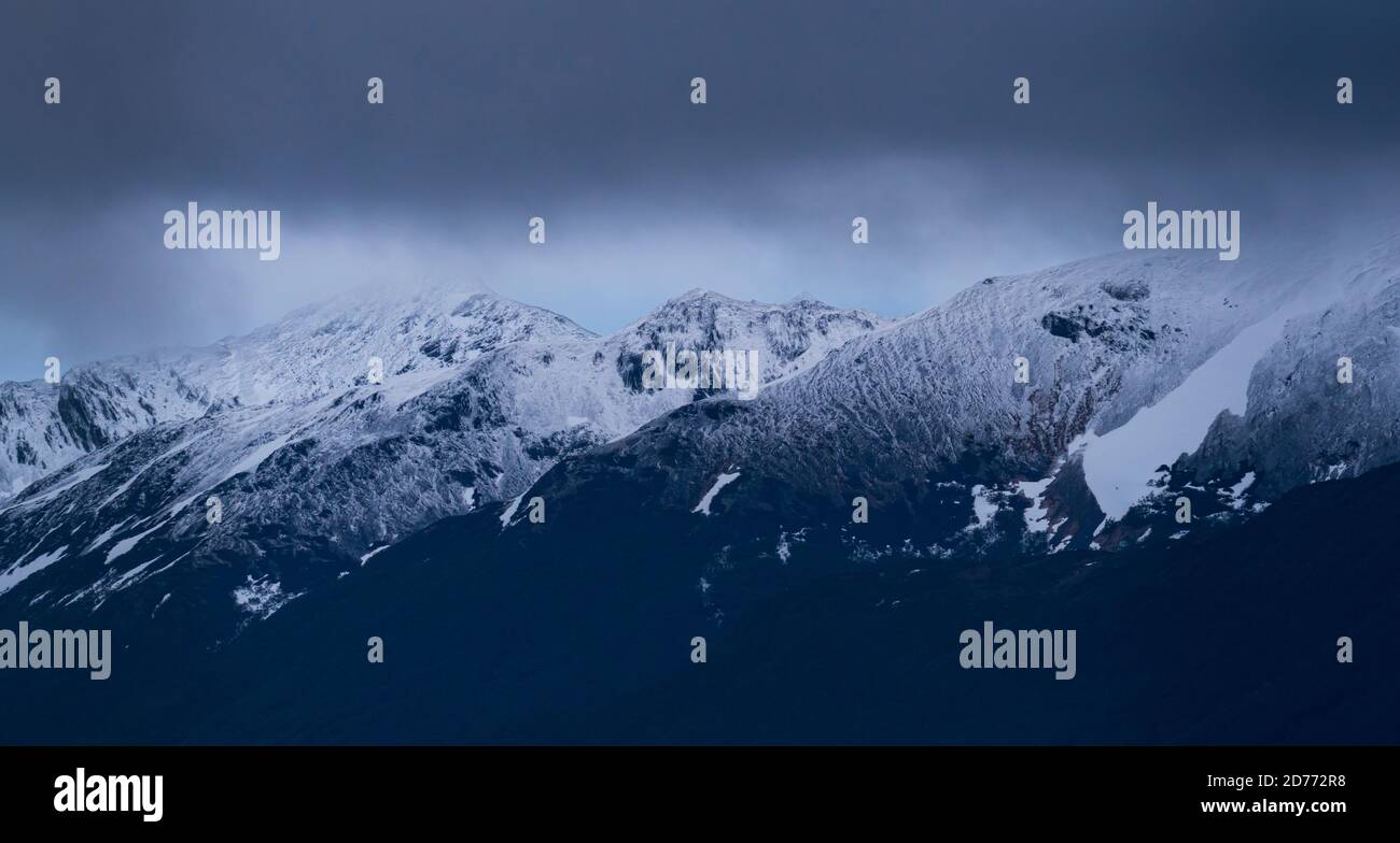 Catena montuosa di Darwin, canale di Beagle, Arcipelago di Tierra del Fuego, Magallanes e Regione dell'Antartide Cilena, Cile, Sud America, America Foto Stock