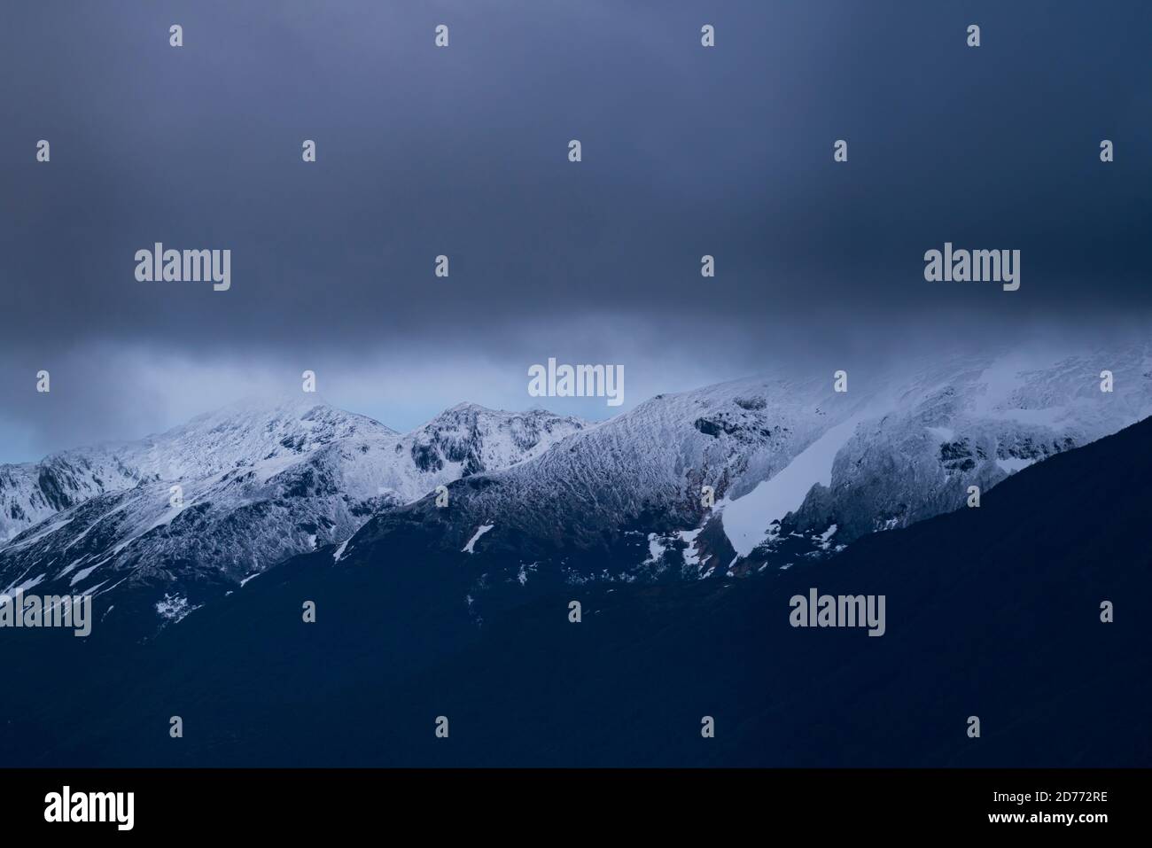 Catena montuosa di Darwin, canale di Beagle, Arcipelago di Tierra del Fuego, Magallanes e Regione dell'Antartide Cilena, Cile, Sud America, America Foto Stock