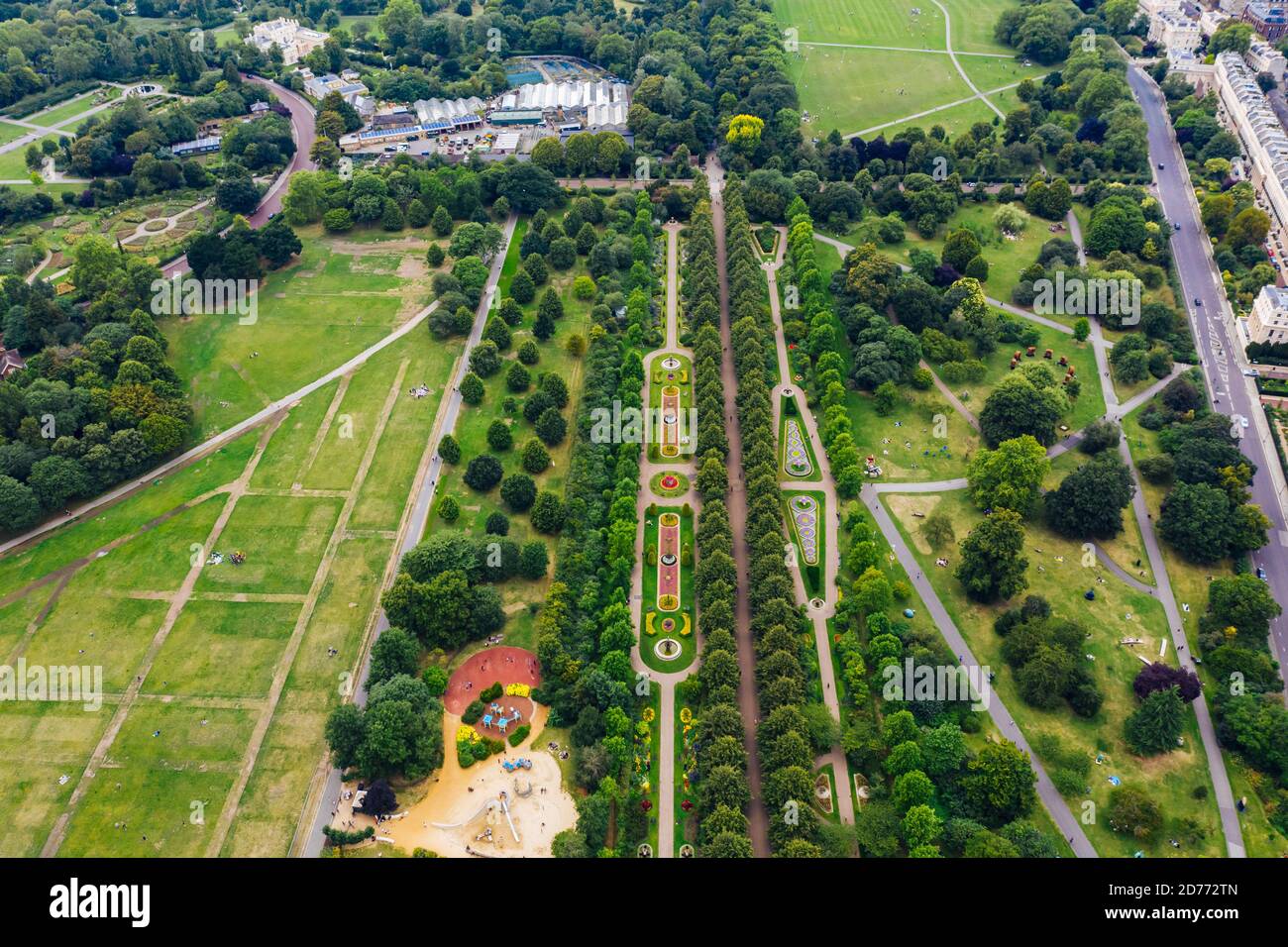 Vista aerea con splendido design paesaggistico, Regno Unito Inghilterra Regent's Park vista dall'alto paesaggio giardino piano principale Foto Stock