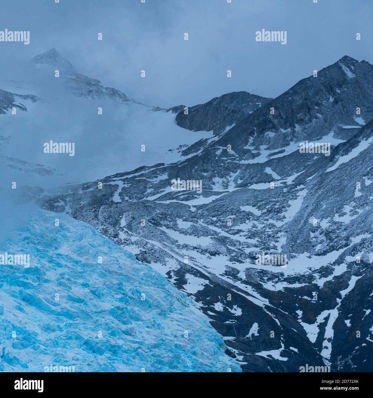 Catena montuosa di Darwin, canale di Beagle, Arcipelago di Tierra del Fuego, Magallanes e Regione dell'Antartide Cilena, Cile, Sud America, America Foto Stock