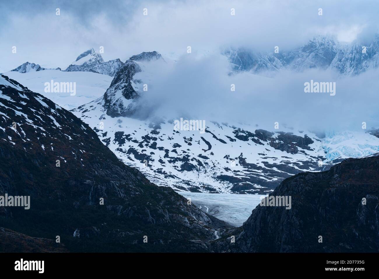 Catena montuosa di Darwin, canale di Beagle, Arcipelago di Tierra del Fuego, Magallanes e Regione dell'Antartide Cilena, Cile, Sud America, America Foto Stock