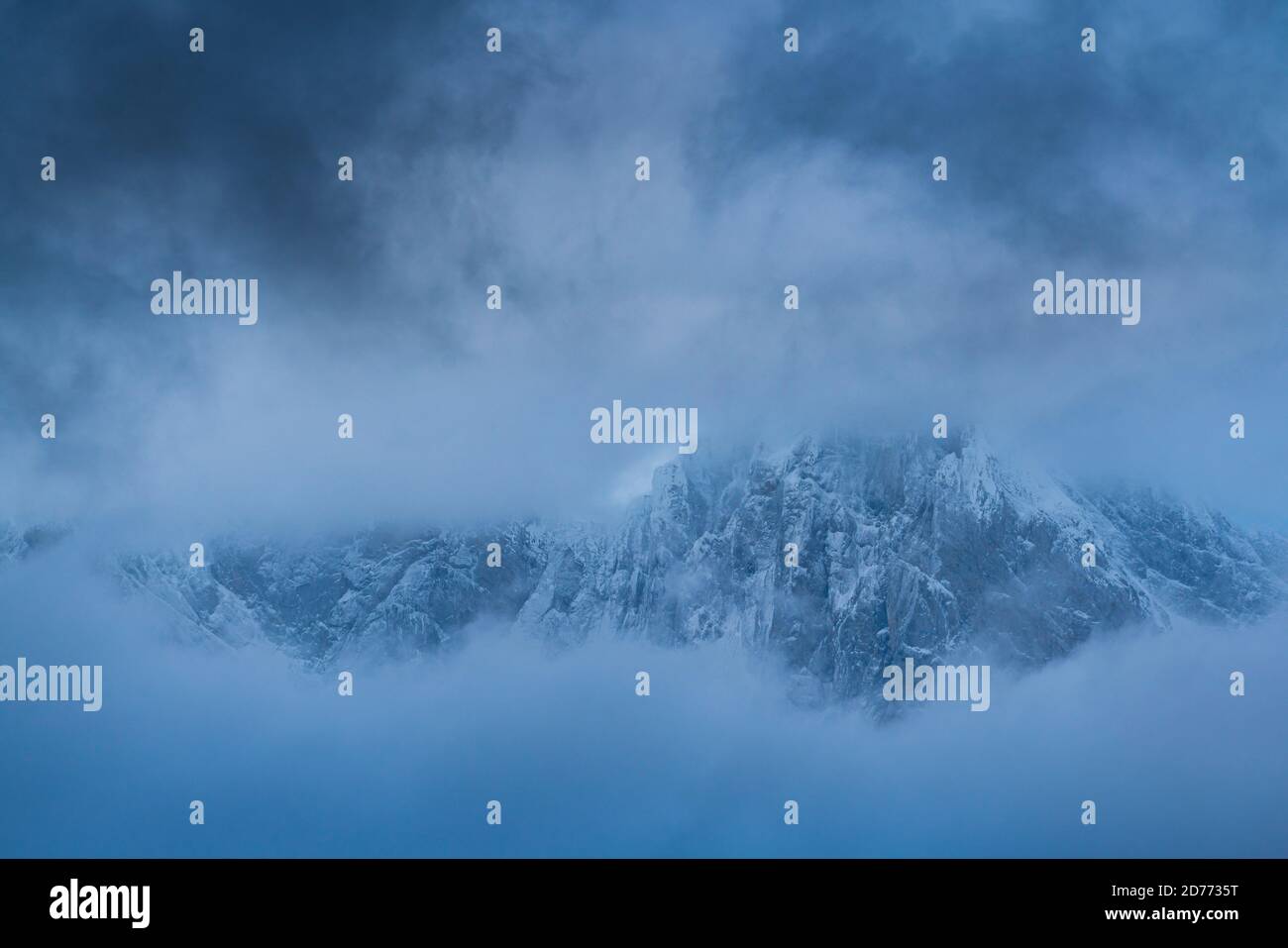 Catena montuosa di Darwin, canale di Beagle, Arcipelago di Tierra del Fuego, Magallanes e Regione dell'Antartide Cilena, Cile, Sud America, America Foto Stock