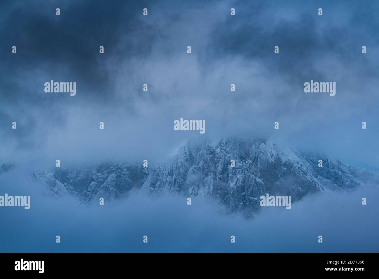Catena montuosa di Darwin, canale di Beagle, Arcipelago di Tierra del Fuego, Magallanes e Regione dell'Antartide Cilena, Cile, Sud America, America Foto Stock