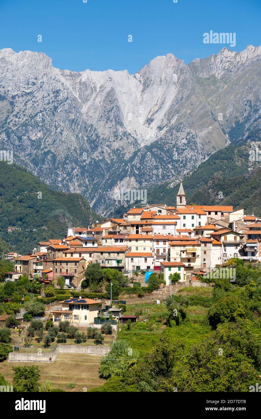 Il villaggio di Pariana nelle Alpi Apuane, Italia Foto Stock