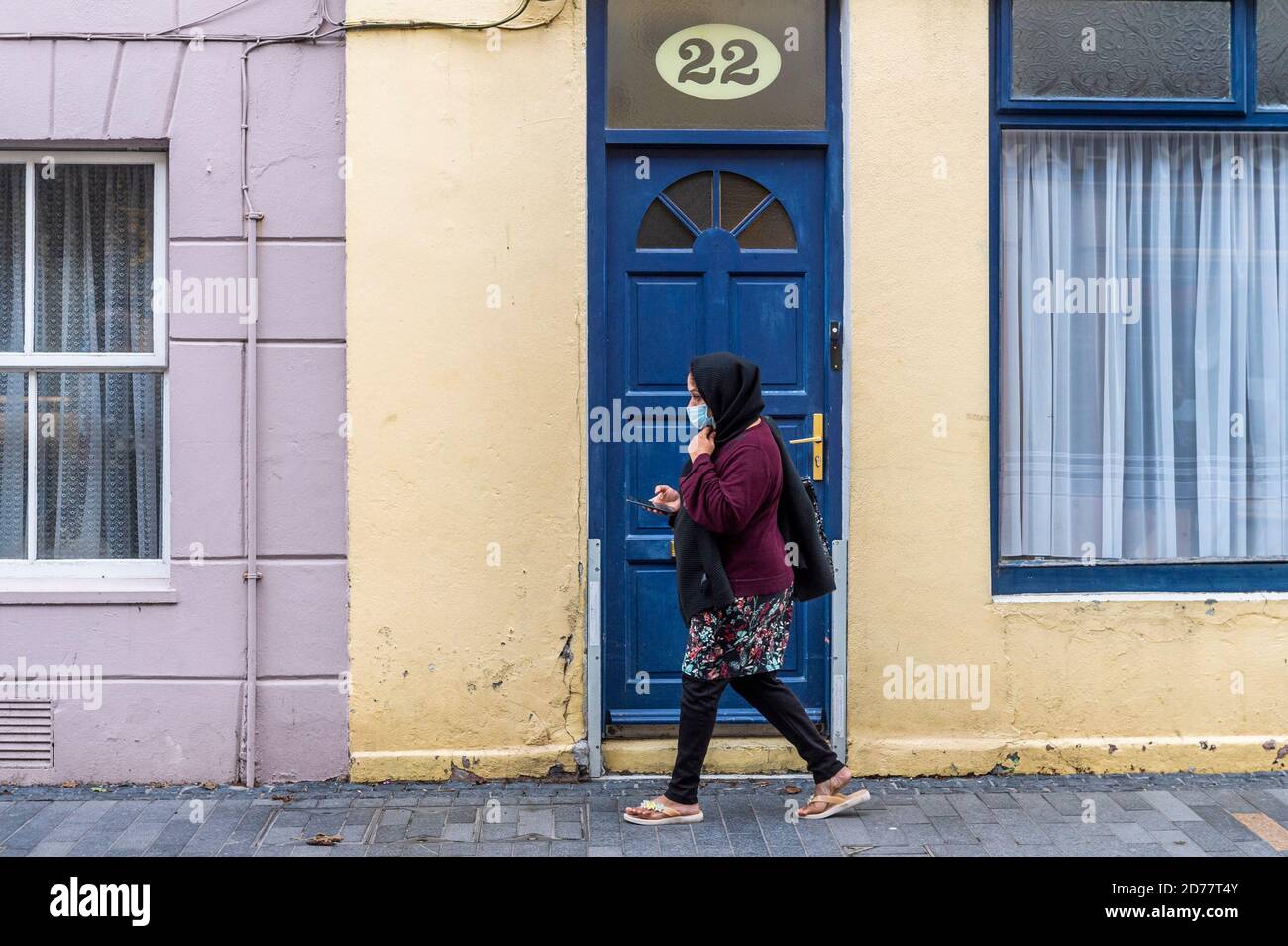 Clonakilty, West Cork, Irlanda. 21 Ott 2020. Oggi il centro di Clonakilty era pieno di acquirenti e le restrizioni di livello 5 sono state introdotte a mezzanotte. Credit: AG News/Alamy Live News Foto Stock