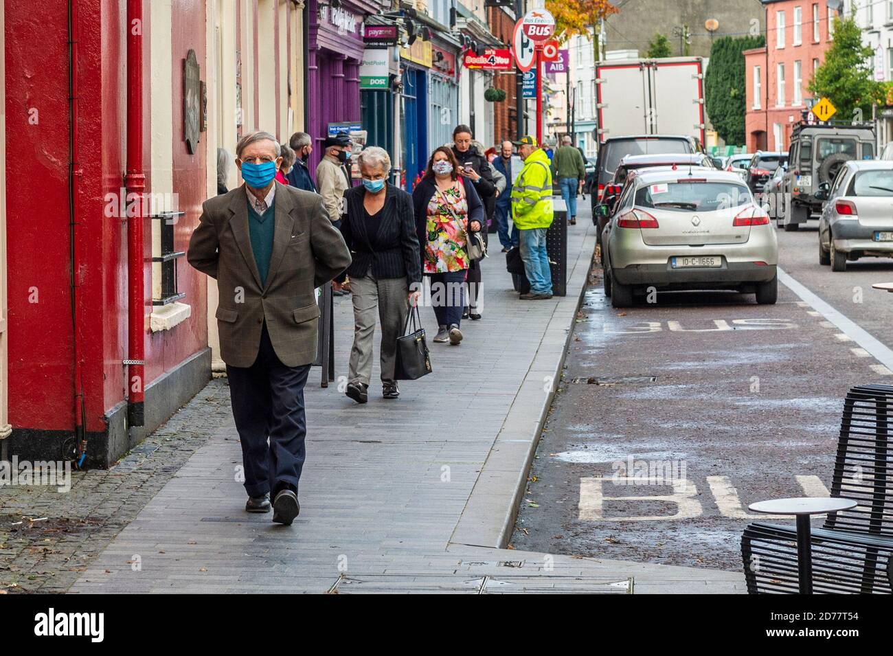 Clonakilty, West Cork, Irlanda. 21 Ott 2020. Oggi il centro di Clonakilty era pieno di acquirenti e le restrizioni di livello 5 sono state introdotte a mezzanotte. Credit: AG News/Alamy Live News Foto Stock