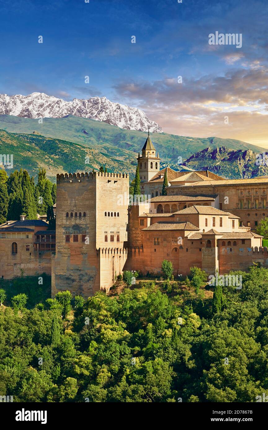 Vista del Islmaic Moresco Alhambra Palace comples e fortificazioni. Granada, Andalusia, Spagna. Foto Stock
