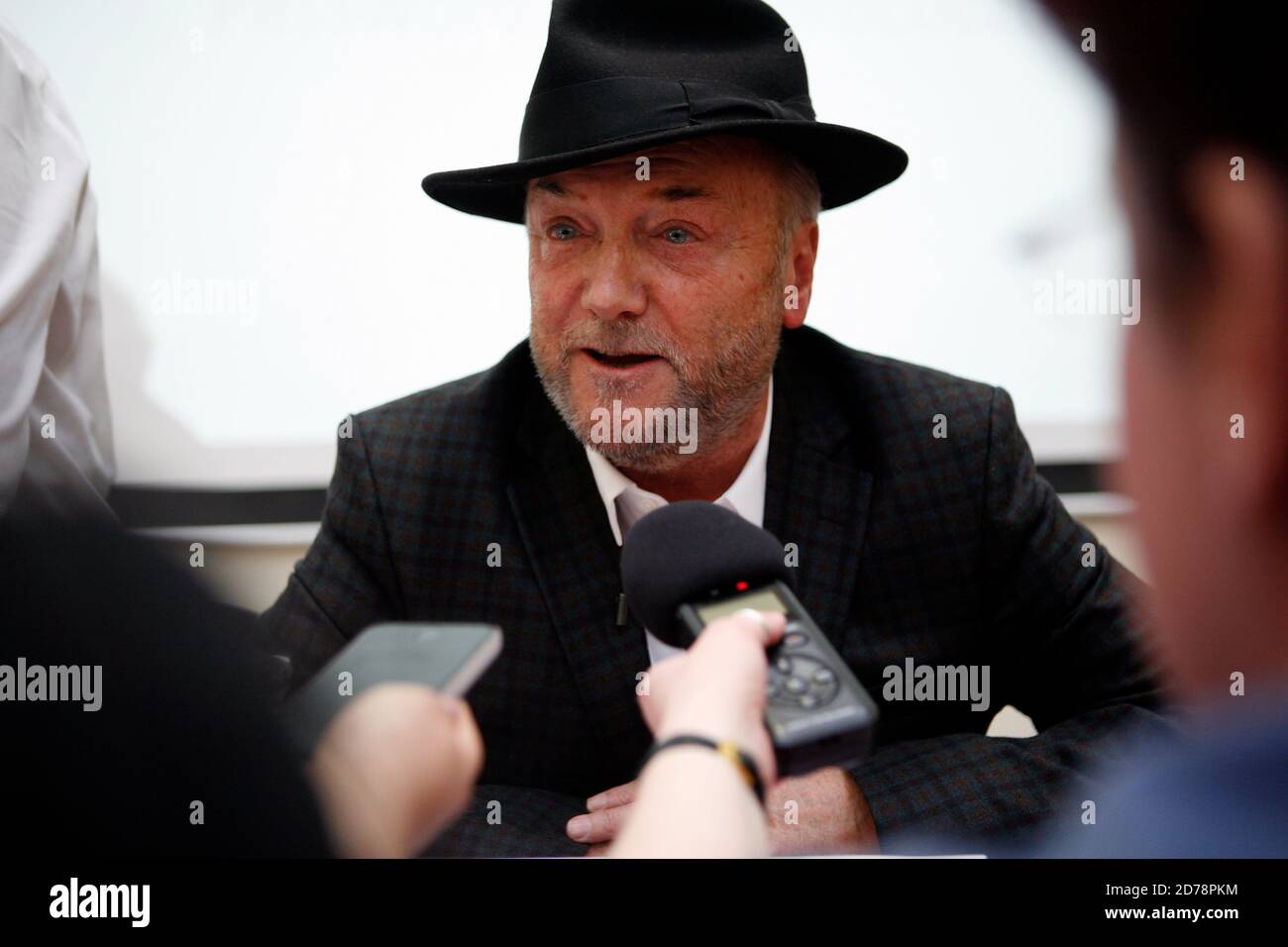 George Galloway RESPECT Party PPC per la circoscrizione di Bradford West all'indirizzo The Bradford West Hustings Foto Stock George Galloway RESPECT Party PPC per la circoscrizione di Bradford West all'indirizzo The Bradford West Hustings Foto Stock