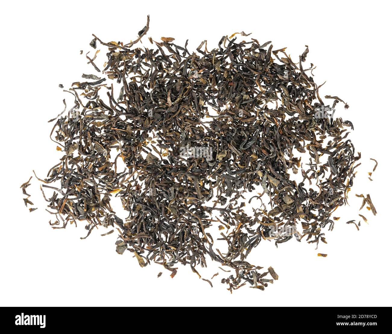 Foglie di tè essiccate isolate su tessuto di fondo bianco Foto Stock