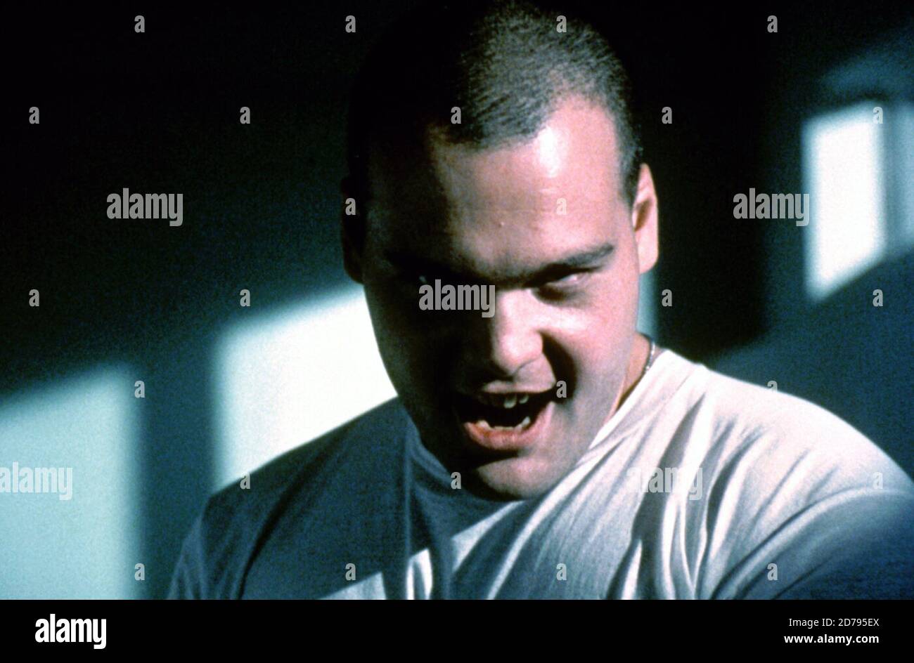 Full Metal Jacket è un film di guerra britannico-americano del 1987 diretto, co-scritto e prodotto da Stanley Kubrick e interpretato da Matthew Modine, R. Lee Ermey, Vincent D'Onofrio e Adam Baldwin. La sceneggiatura di Kubrick, Michael Herr e Gustav Hasford si basava sul romanzo di Hasford The Short-Timers (1979). Questa fotografia è esclusivamente per uso editoriale ed è copyright della società cinematografica e/o del fotografo assegnato dalla società di produzione e può essere riprodotta solo da pubblicazioni in concomitanza con la promozione del suddetto film. È richiesto un credito obbligatorio per la società cinematografica Foto Stock