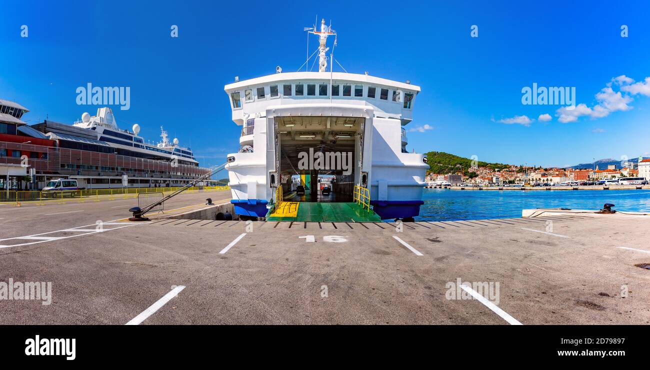 Vista panoramica del porto dei traghetti di Spalato, Croazia Foto Stock