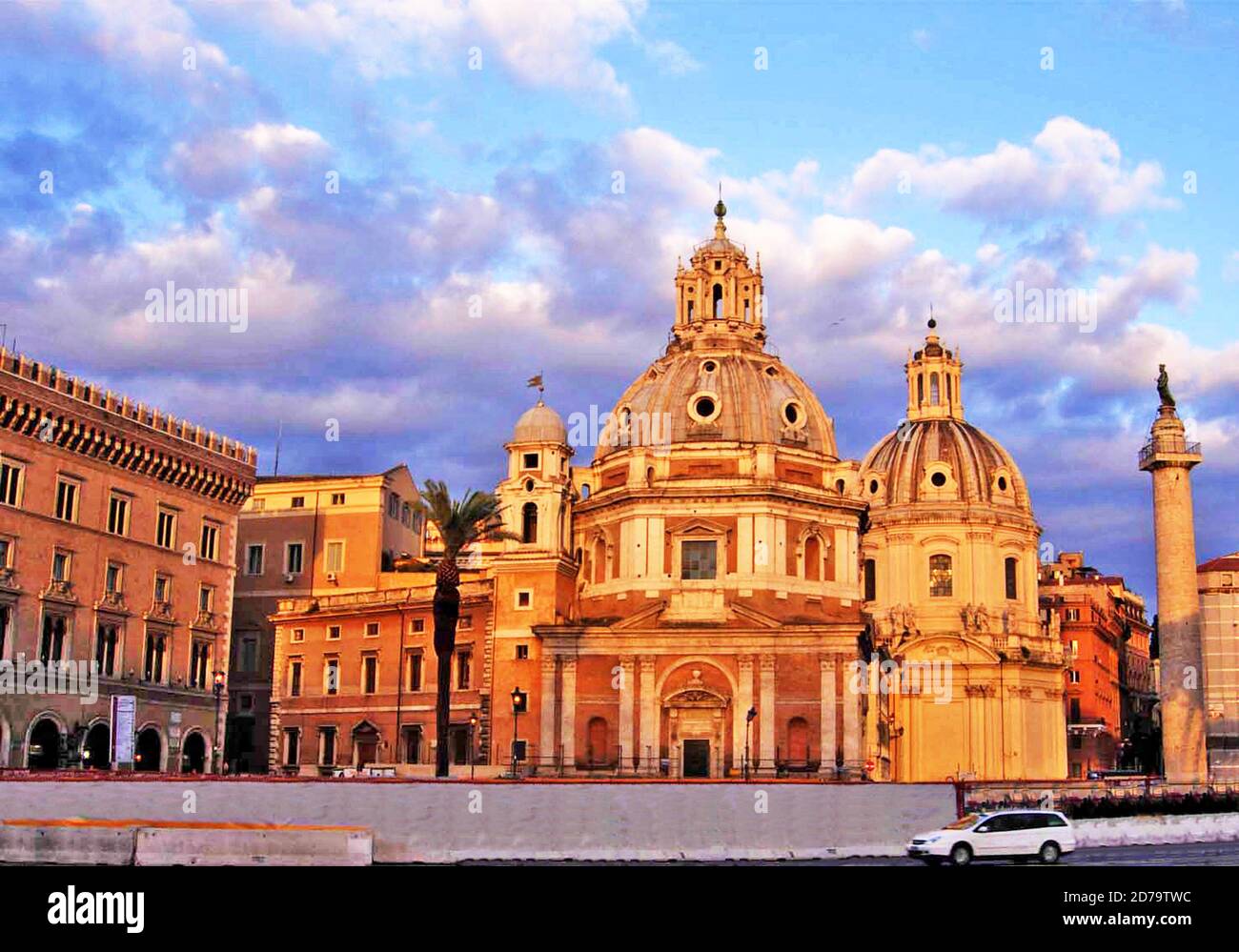 Chiesa di santa maria di loreto al crepuscolo immagini e fotografie