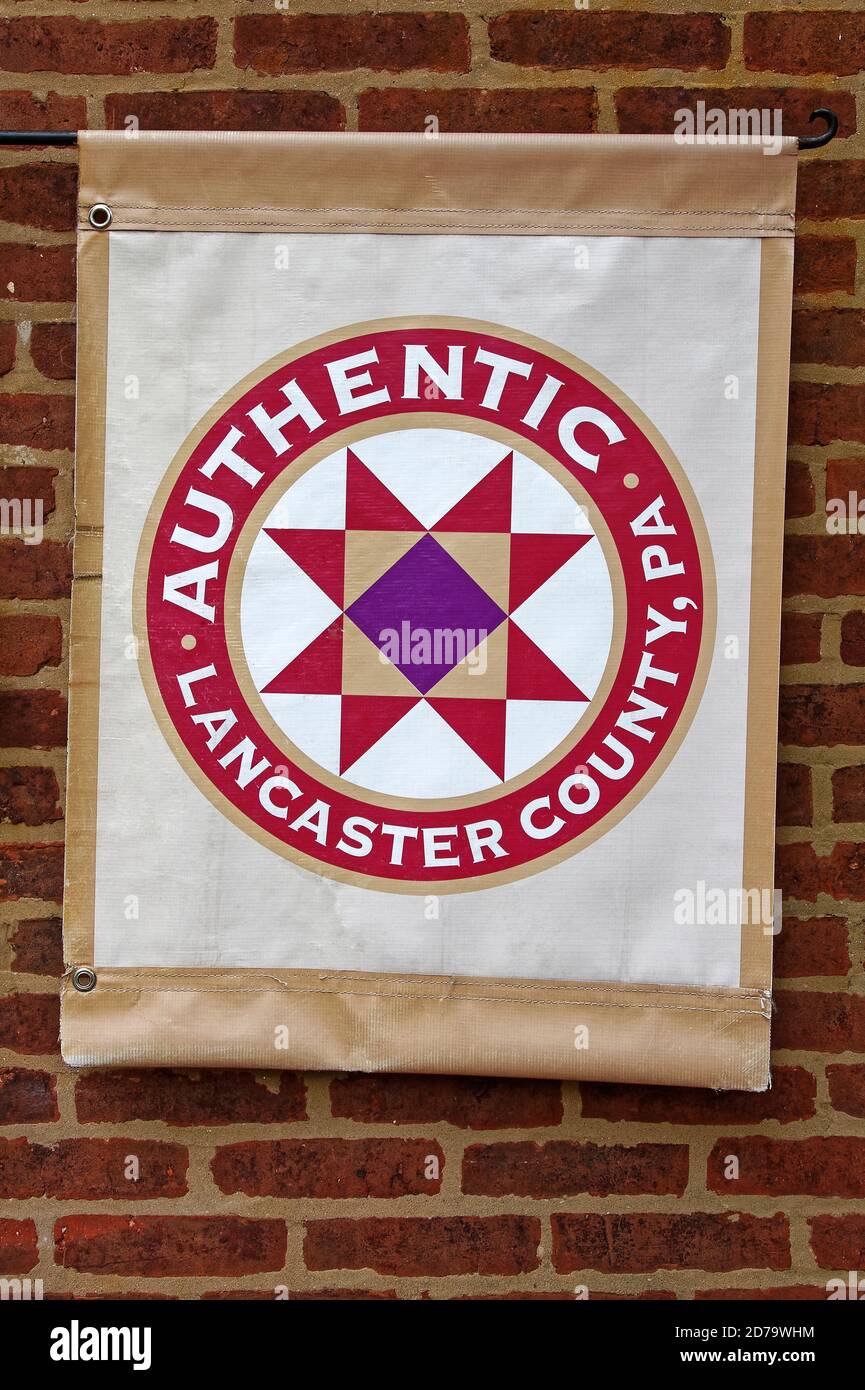 Autentico banner della contea di Lancaster, simbolo della stella, icona del blocco di trapunte, parete in mattoni rossi, Pennsylvania Foto Stock