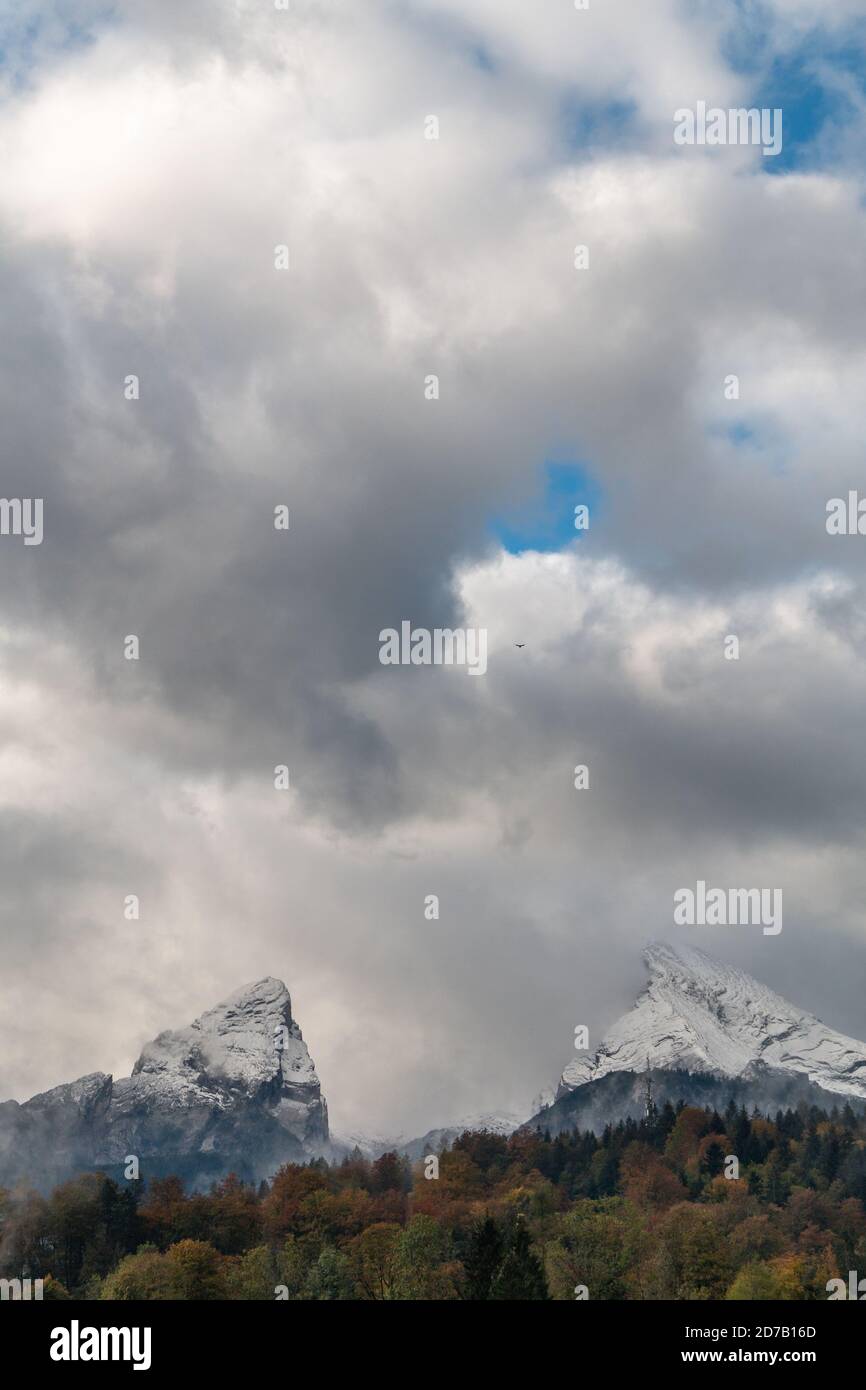 Montagna di Watzmann con vetta innevata in autunno Foto Stock