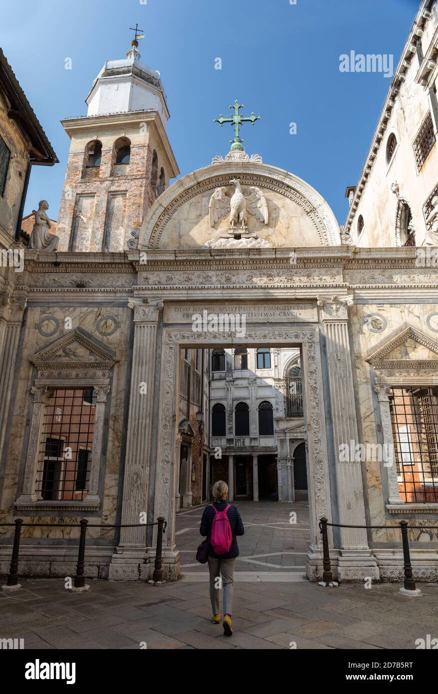 La facciata decorativa della Scuola Grande di San Giovanni Evangelista a San Polo, Venezia Foto Stock