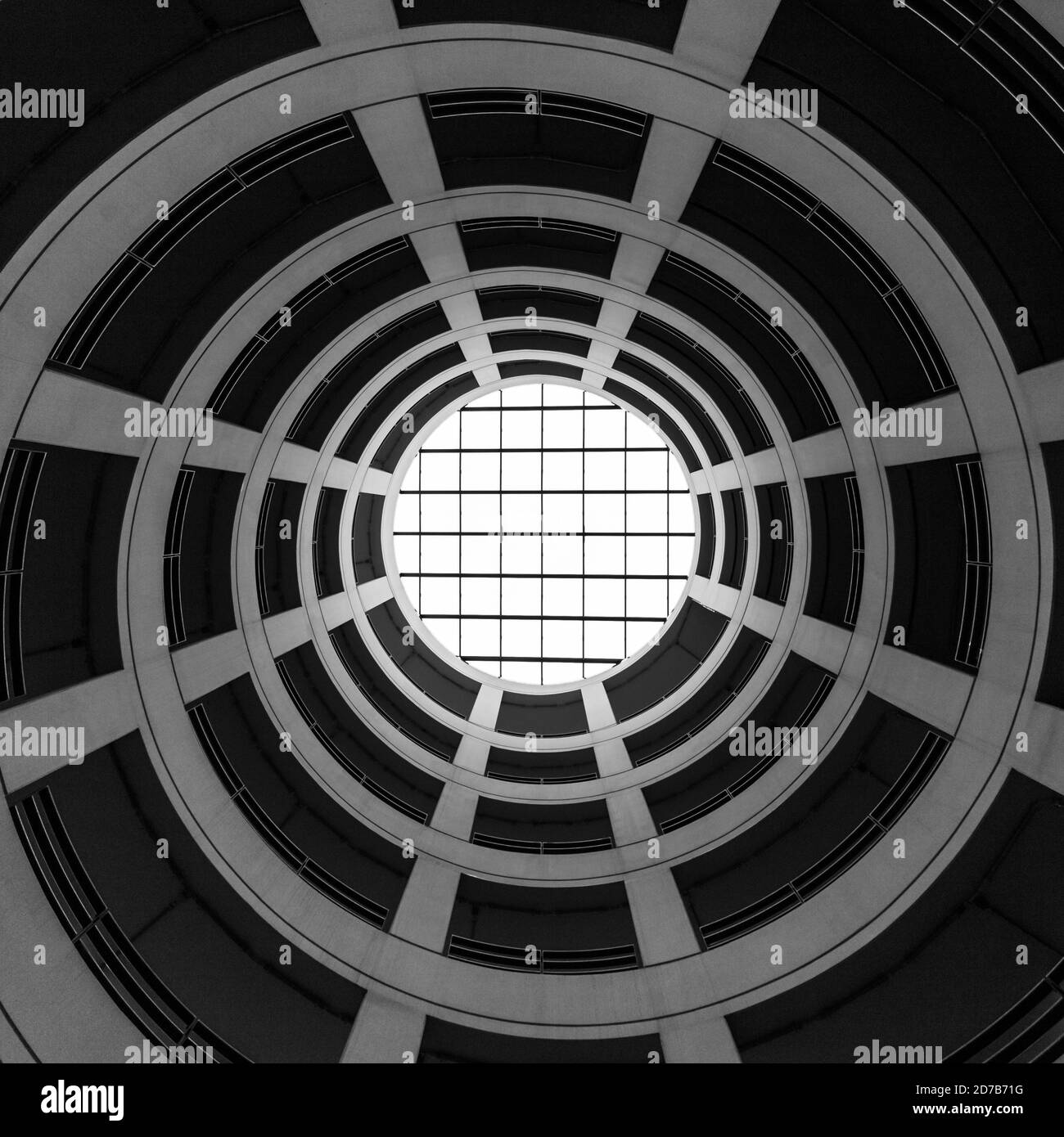 Scala a chiocciola @ aeroporto BER parcheggio garage Foto Stock