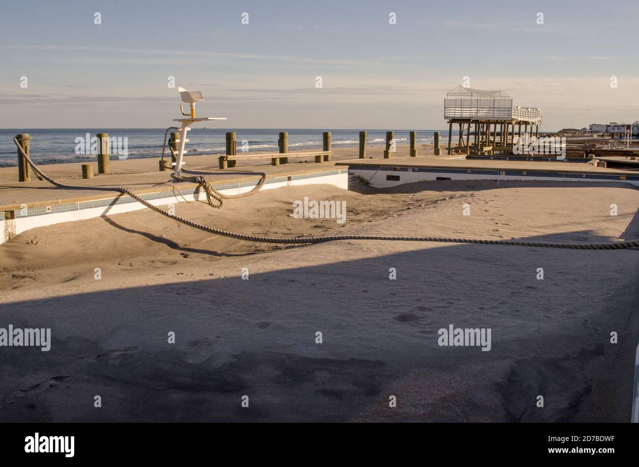 Una piscina del New Jersey è piena di sabbia dopo l'uragano Sandy. Colpo di sabbia il 29 ottobre 2012. Foto di Liz Roll Foto Stock