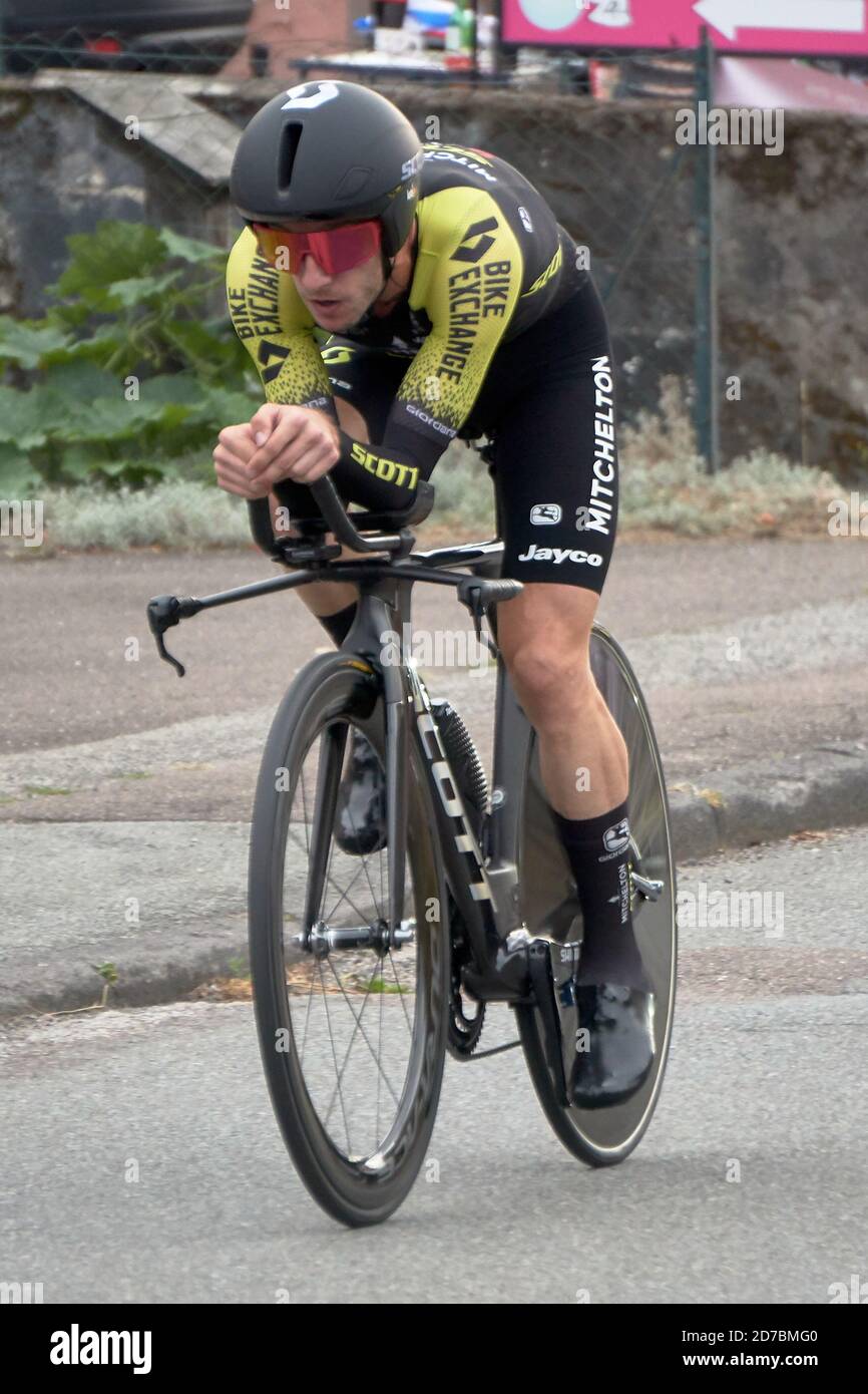 Saint Germain - Bourgogne Franche Comte - Francia - 19 settembre 2020 : Simon Yates - Team Michelton Scott piazzerà 9° assoluto dopo l'ultima tappa dur Foto Stock