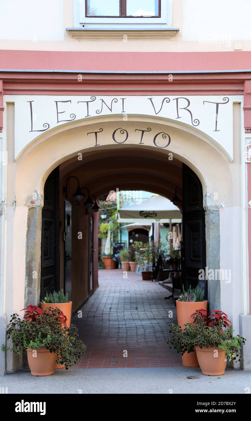 L'ingresso al ristorante è molto bello a Maribor Foto Stock