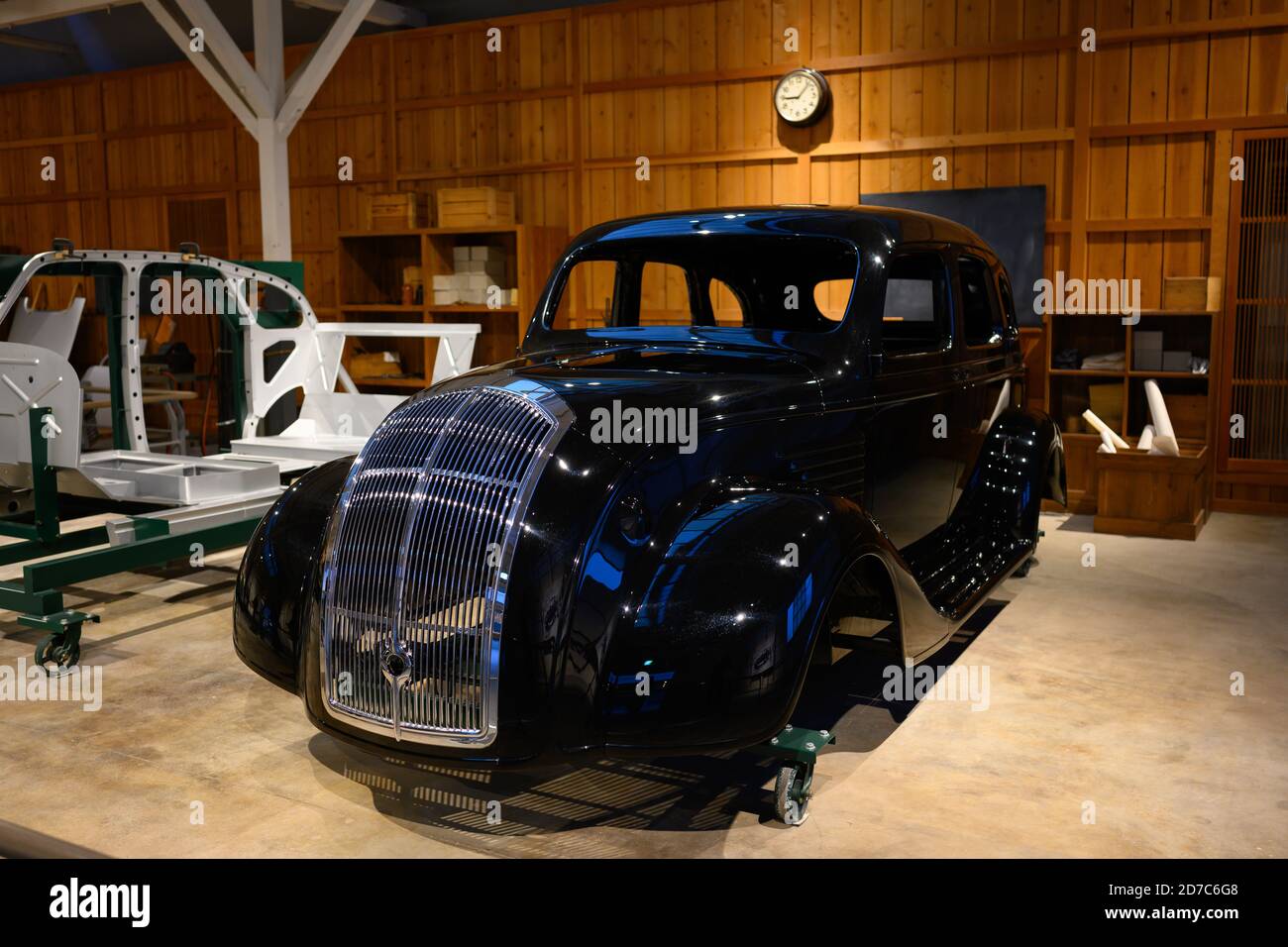 Nagoya / Japan Nov 26 2019 : il prototipo classico della carrozzeria messo in mostra nel Memorial Museum of Industry and Technology. Toyota è un tour popolare Foto Stock