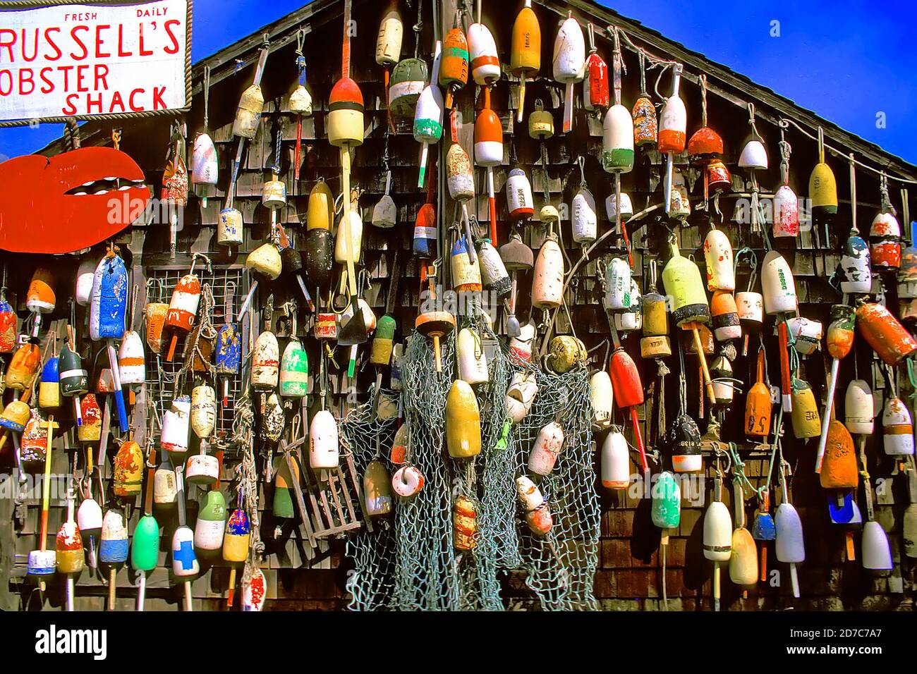 Ogunquit, Maine - Lobster Shack con parete riempita di rete bouyes Foto Stock