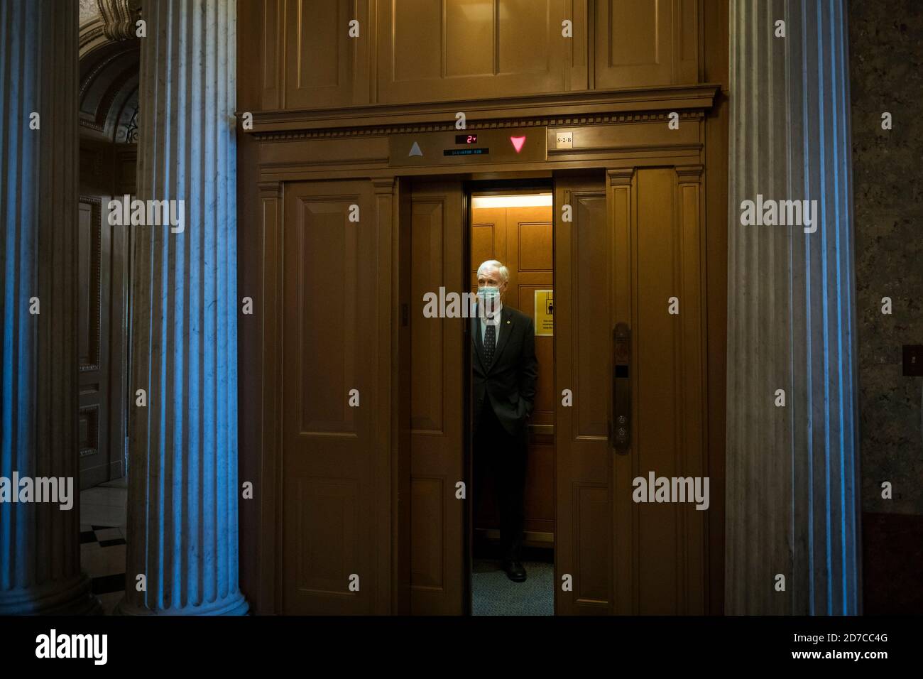 Il senatore degli Stati Uniti Ron Johnson (Repubblicano del Wisconsin) si è Unito a un ascensore dopo un voto al Campidoglio degli Stati Uniti a Washington, DC, mercoledì 21 ottobre 2020. Credito: Rod Lammey/CNP /MediaPunch Foto Stock