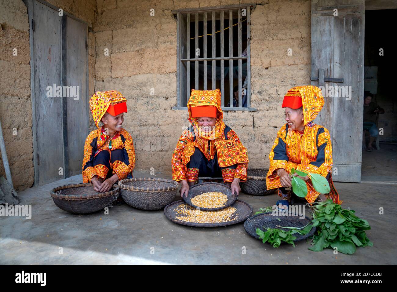 Ai Quoc commune, distretto di Loc Binh, Lang Son - 22 settembre 2020: Scena live della minoranza etnica Dao Lu Gang nel comune di ai Quoc, Loc Binh distr Foto Stock