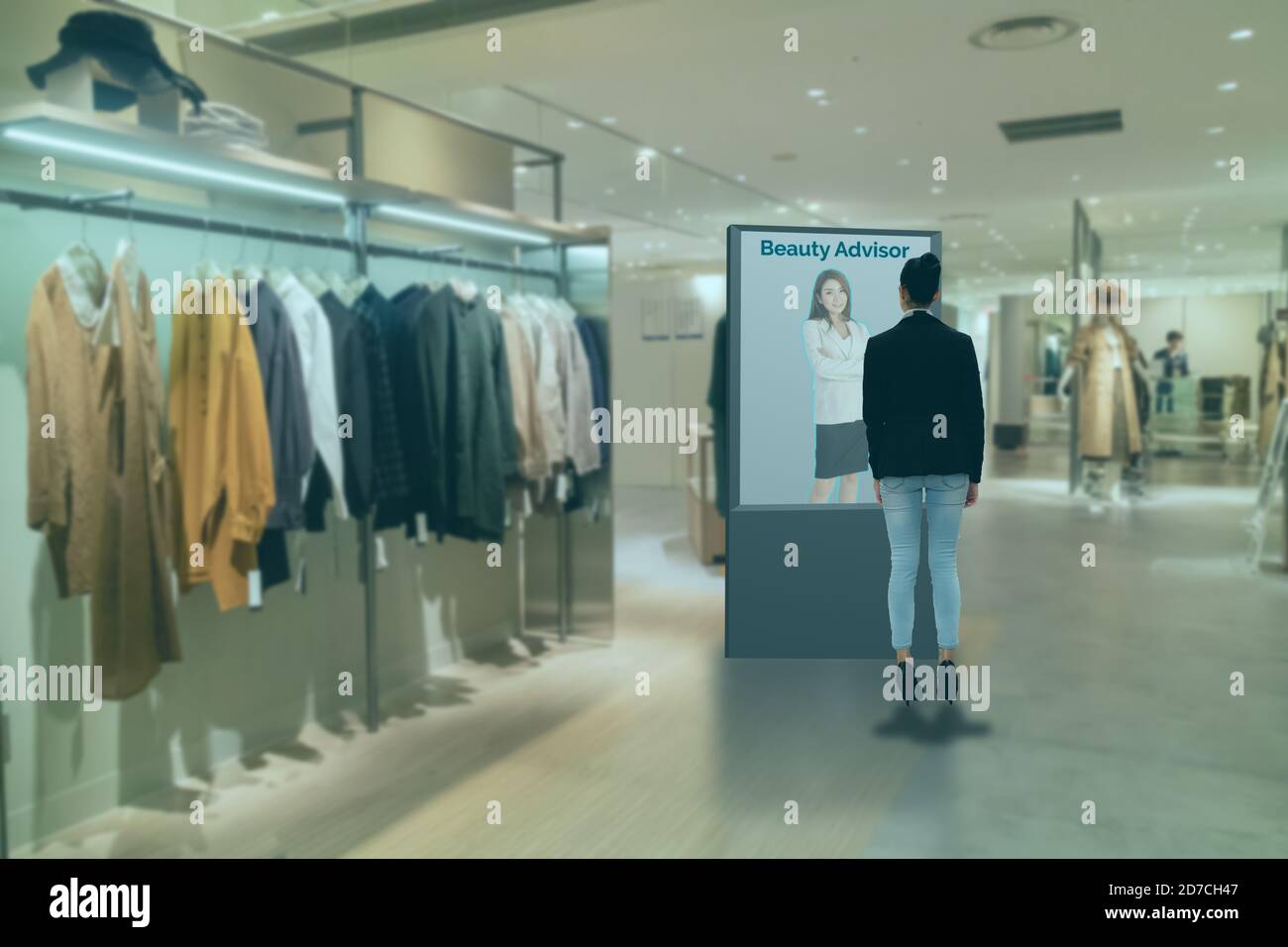 Iot smart retail tecnologia futuristico concetto, smart display Digital Signage con virtuale o di realtà aumentata nel negozio al dettaglio o consigli per scegliere Foto Stock