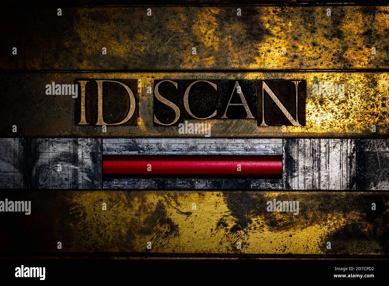 Messaggio di testo ID Scan (scansione ID) con fascio di luce rosso dello  scanner acceso rame grunge vintage e sfondo oro Foto stock - Alamy