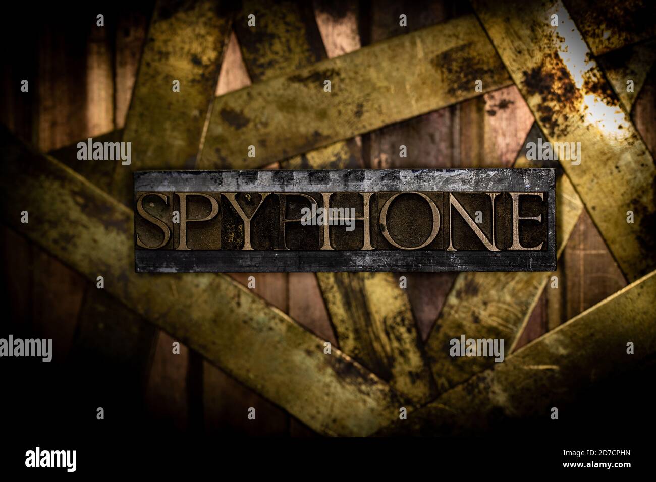 Messaggio di testo Spyphone su rame grunge vintage e oro sfondo Foto Stock