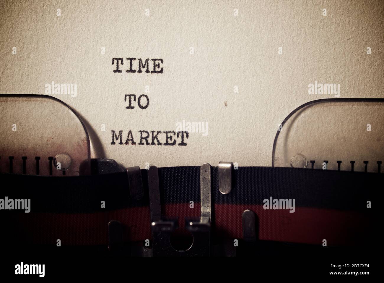 Time to market frase scritta con una macchina da scrivere. Foto Stock