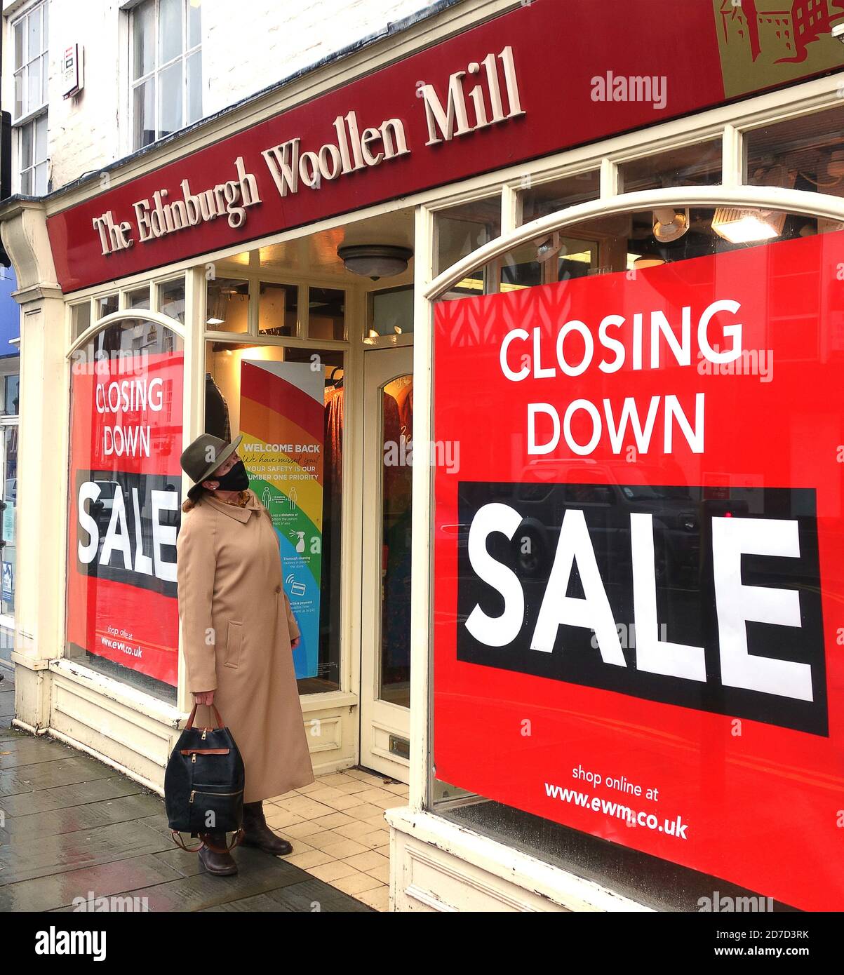 Chiusura del negozio di Woolen Mill di Edimburgo a Ludlow, Shropshire Foto Stock