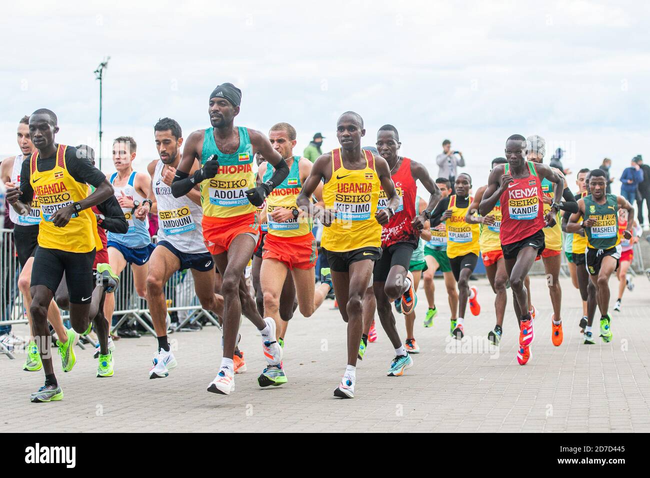 Joshua Cheptegei dell'Uganda, Guye Idemo Adola dell'Etiopia, Jacob Kiplimo dell'Uganda, Kibiwott Kandie del Kenya in azione durante i Campionati Mondiali di Mezza Maratona IAAF del 2020 a Gdynia. Foto Stock