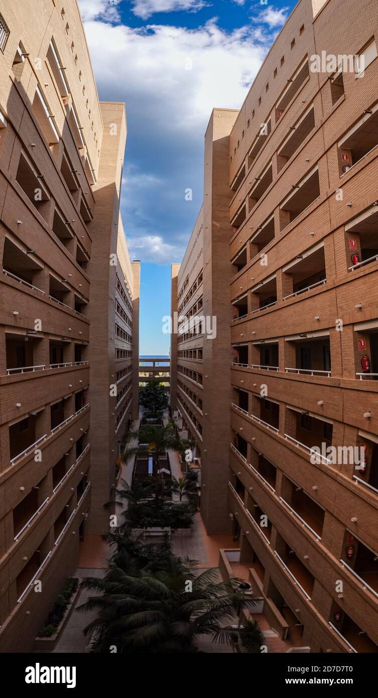Grande condominio in mattoni Orpesa, Orpesa del Mar, Valencia, Provincia di Valencia, Spagna Foto Stock