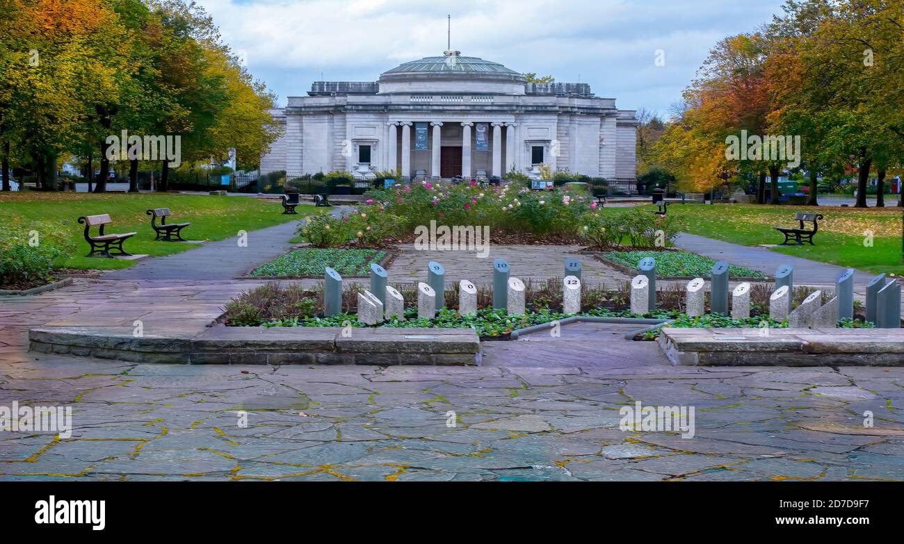Lady Lever Art Gallery vista frontale che mostra il quadrante del sole Foto Stock