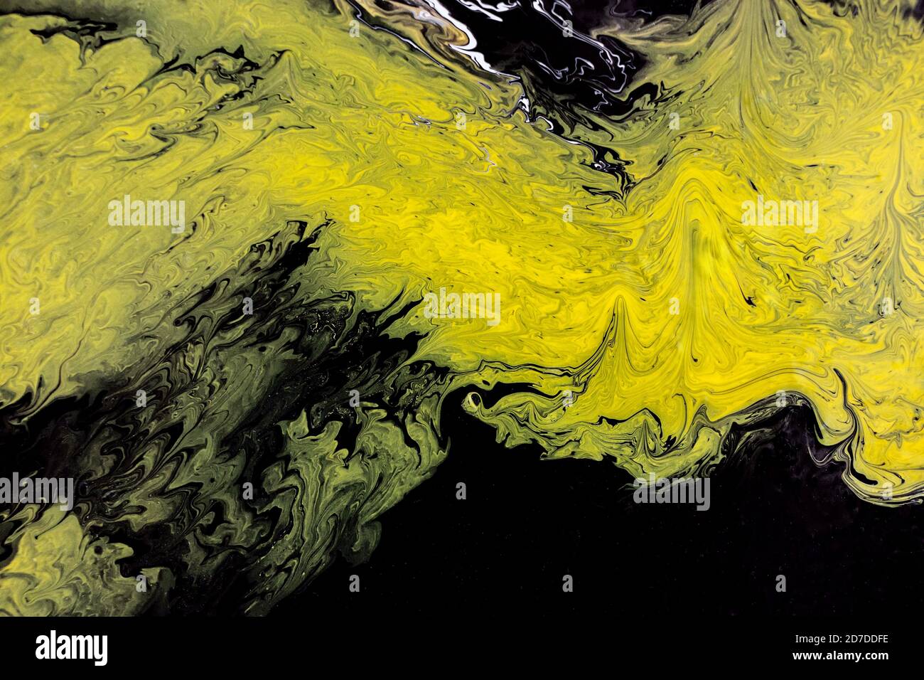 marmo giallo nero trama fluido pittura acrilica Foto Stock