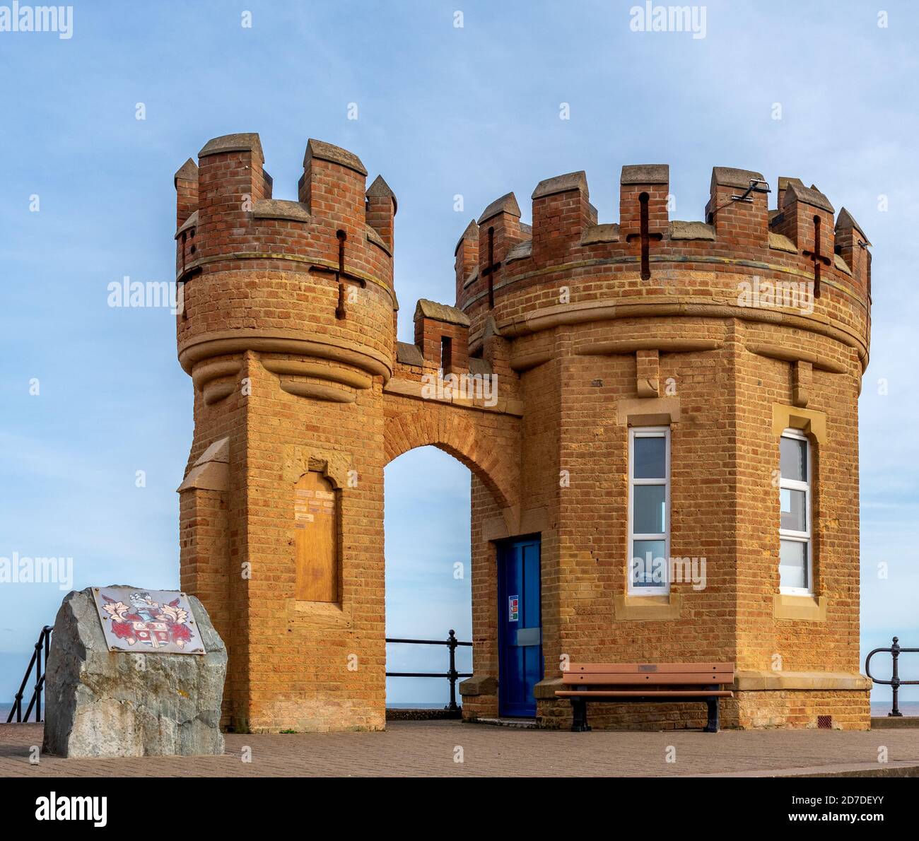 Withernsea, East Yorkshire, Inghilterra, 20/10/2020 - la vecchia torre di ingresso in arenaria per Withernsea Pier Foto Stock