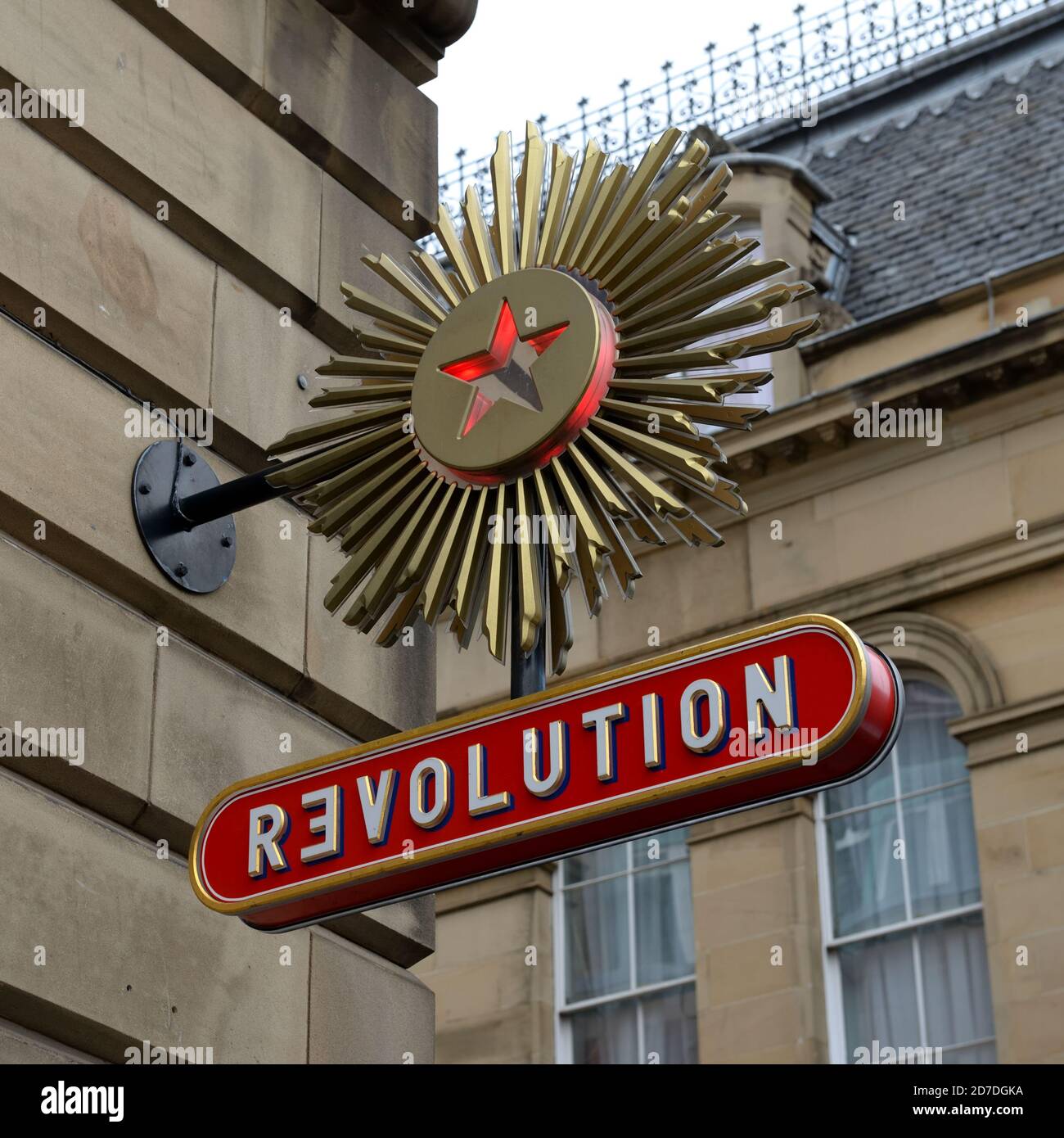 Revolution cocktail Bar, ristorante e locale per feste, insegna esterna a Edimburgo, Scozia, Regno Unito Foto Stock Revolution cocktail Bar, ristorante e locale per feste, insegna esterna a Edimburgo, Scozia, Regno Unito Foto Stock