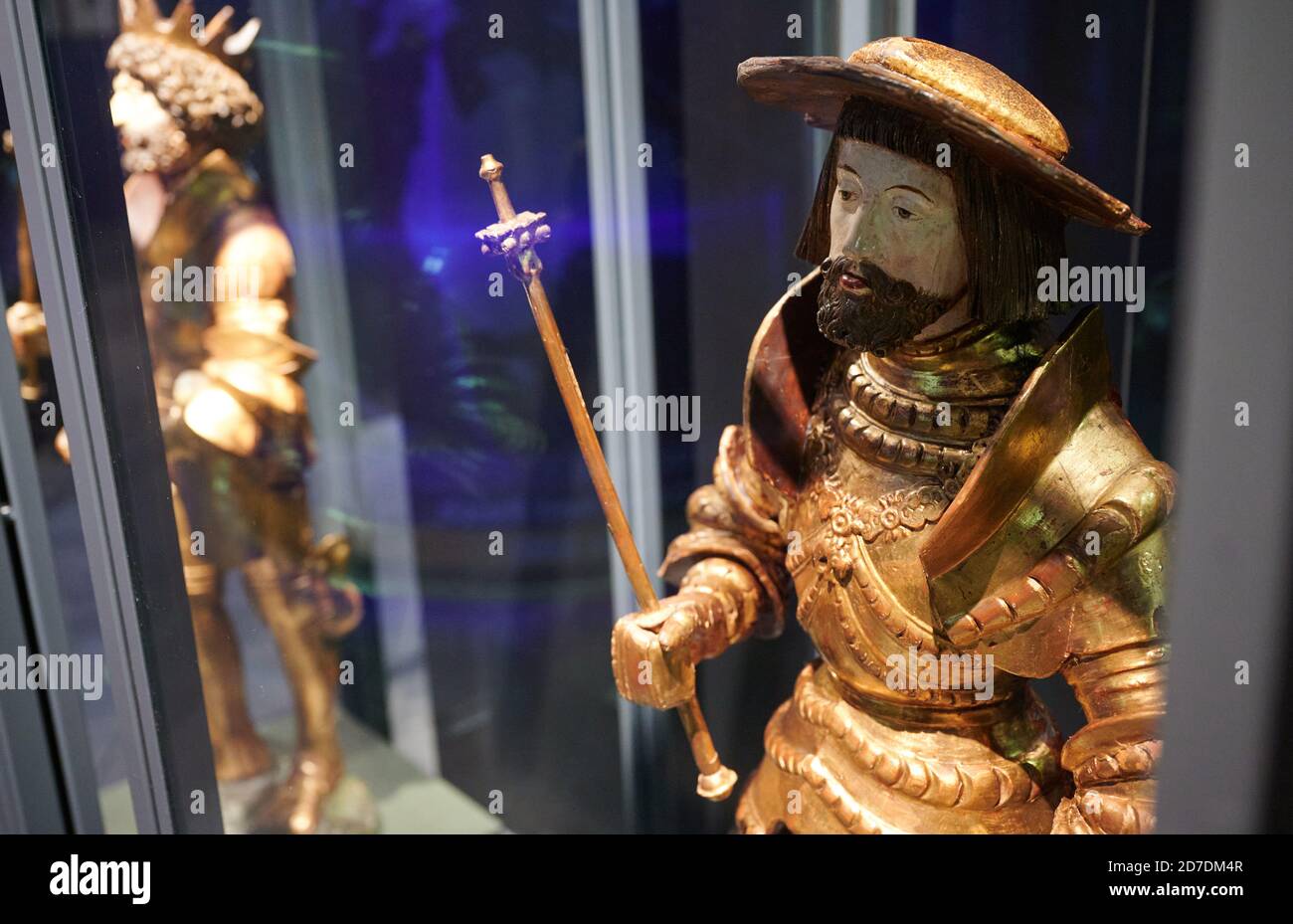 22 ottobre 2020, Nord Reno-Westfalia, Aquisgrana: Una statua di Carlo V (1520-1530) si può vedere durante un'anteprima della mostra 'l'imperatore acquistato - l'incoronazione di Carlo V e il cambiamento del mondo'. Foto: Henning Kaiser/dpa Foto Stock
