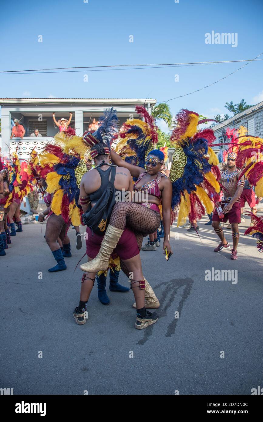 Frederiksted, St. Croix, Isole Vergini americane - Gennaio 4,2020: Parata annuale con ballerini e spettatori che celebrano la cultura caraibica su St. Croix Foto Stock
