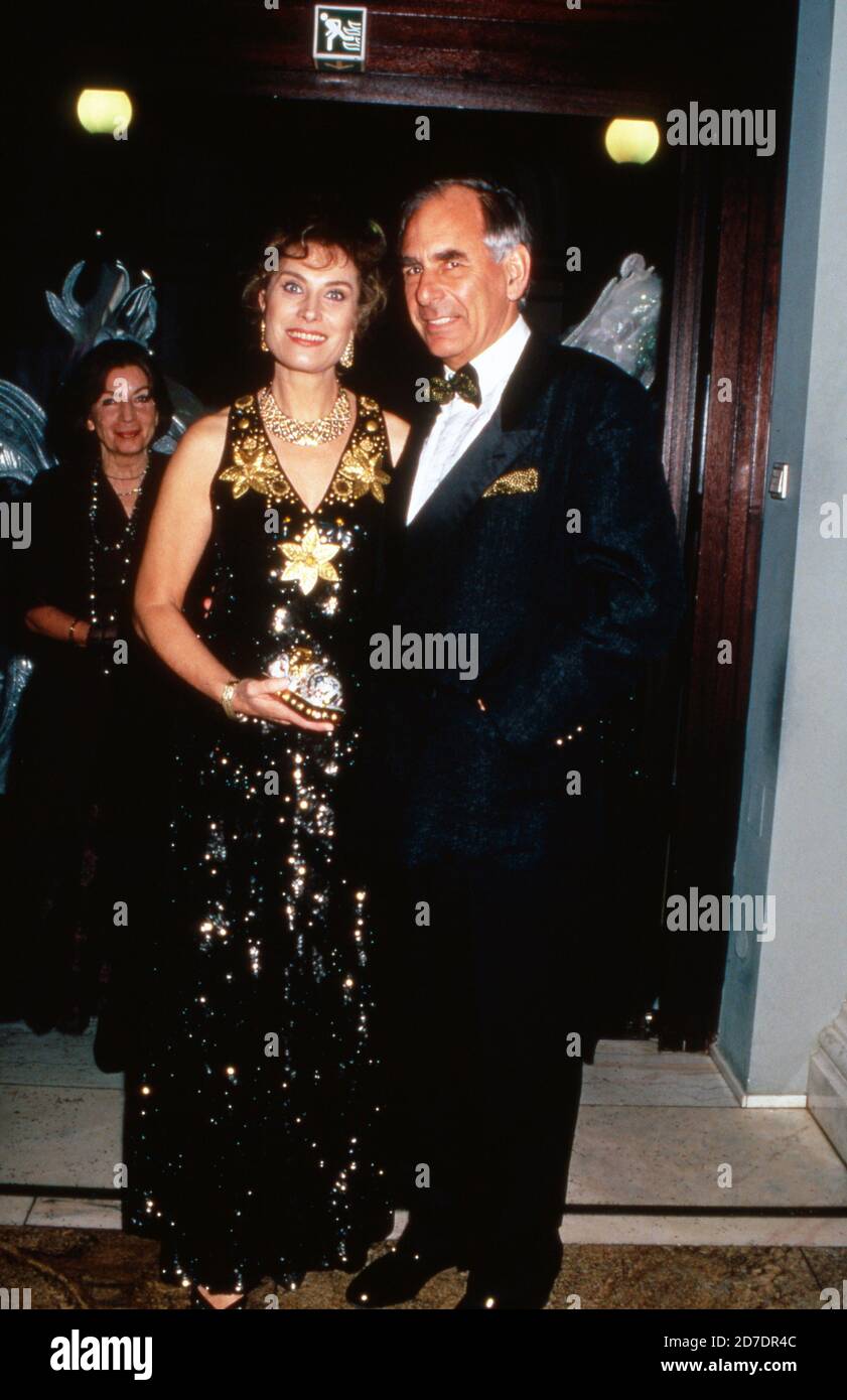 Antje Kathrin Kühnemann mit Ehemann Jörg Gühring beim Frankfurter Opernball, Deutschland 1994. Foto Stock
