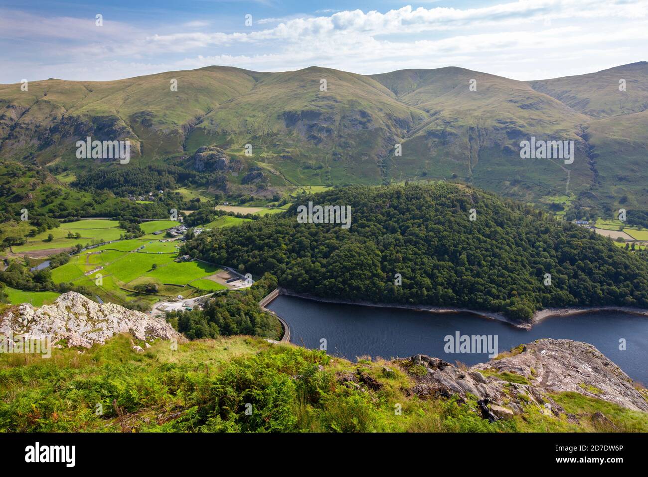 Guardando giù su Thirlmere da Raven Crag, Lake District, Regno Unito. Foto Stock