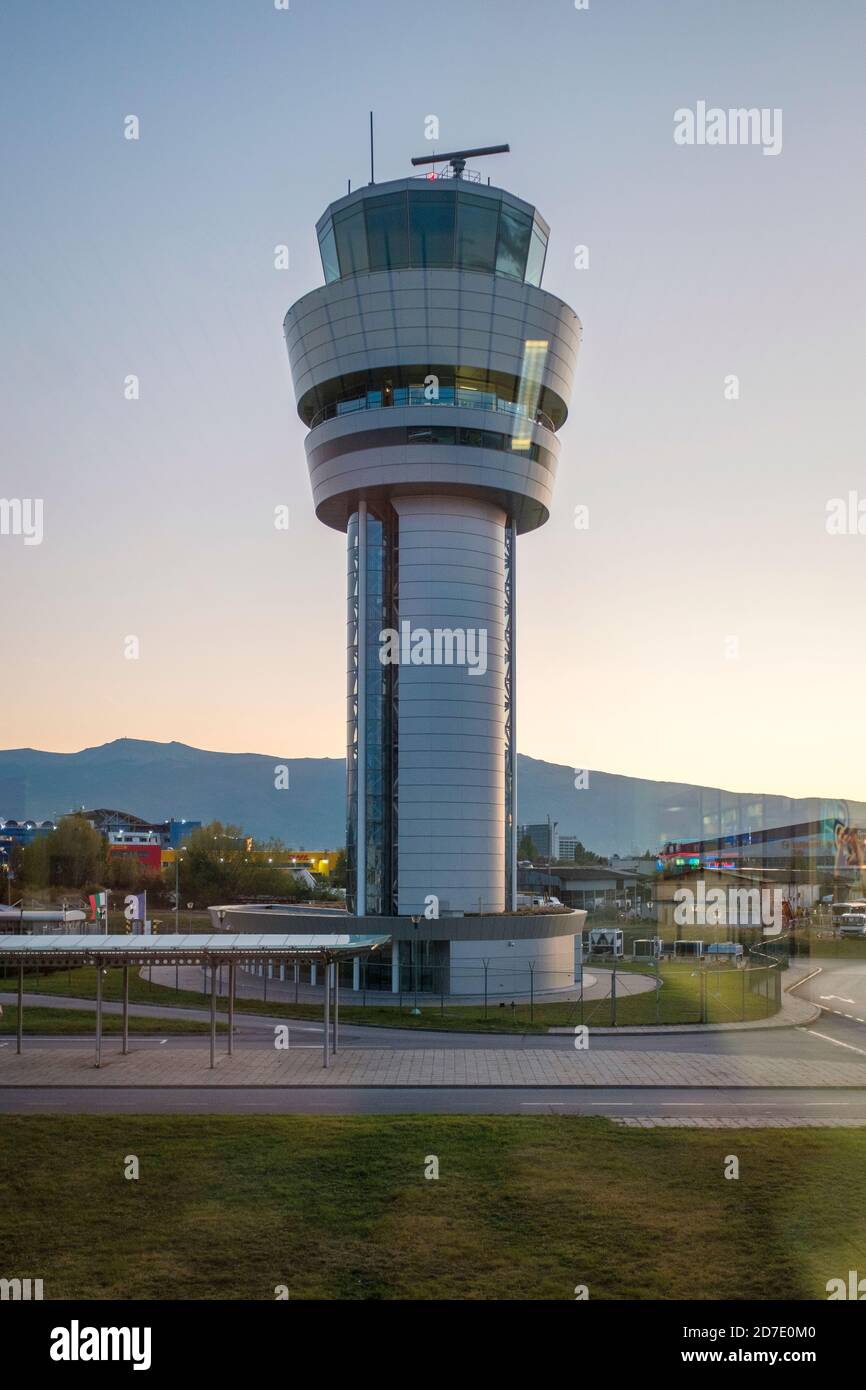 Torre di controllo del traffico aereo, Aeroporto Internazionale di Sofia, Sofia, Bulgaria Foto Stock