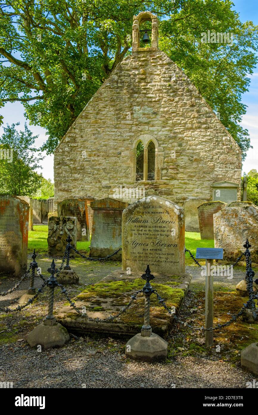 Lapide di William Burns, padre di Robert o Rabbie Burns, in Alloway Auld Kirk (Chiesa Vecchia). Alloway Kirk è stato l'ambientazione di una delle poesie più famose di Burns, 'Tam o' Shanter'. Foto Stock