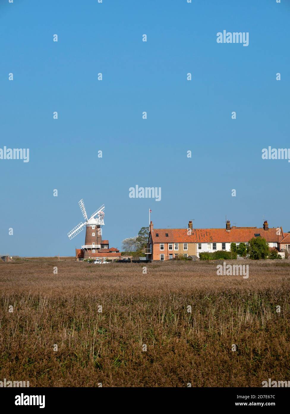 Mulino a vento di Cley, Cley NEXT the Sea, Norfolk, East Anglia, Inghilterra, Regno Unito. Foto Stock