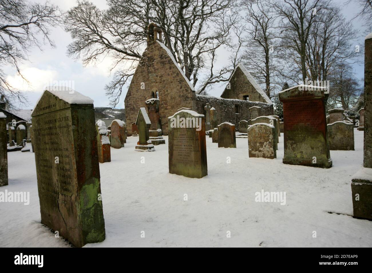Alloway Ayrshire, Burns Heritage Park, neve intorno Auld Kirk, monumento e Briga o Doon Foto Stock