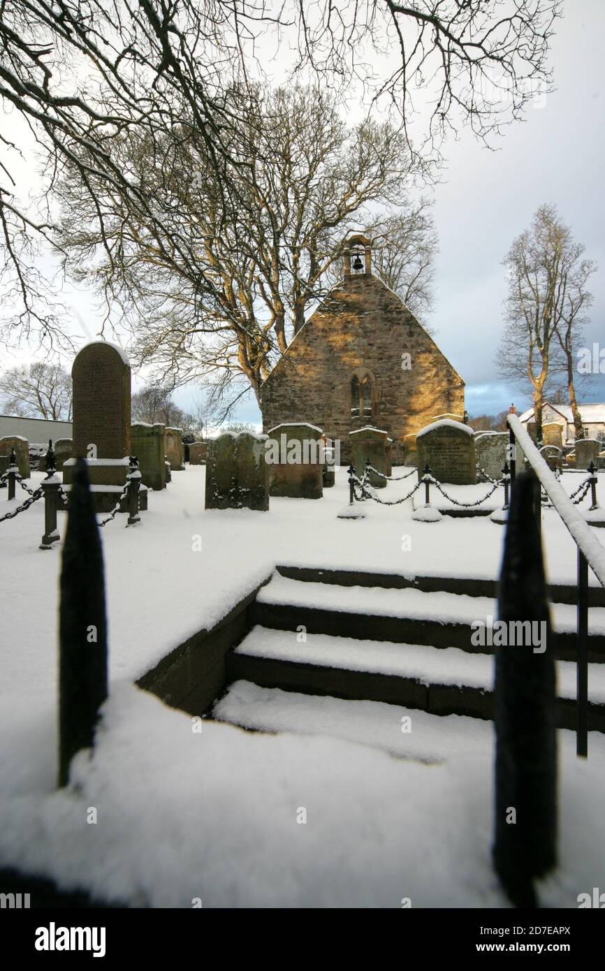 Alloway Ayrshire, Burns Heritage Park, neve intorno Auld Kirk, monumento e Briga o Doon Foto Stock