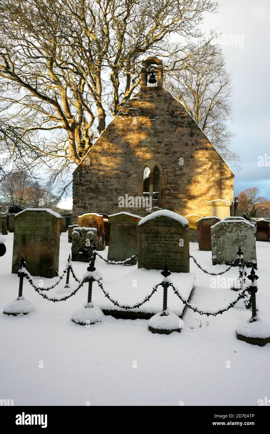 Alloway Ayrshire, Burns Heritage Park, neve intorno Auld Kirk, monumento e Briga o Doon Foto Stock