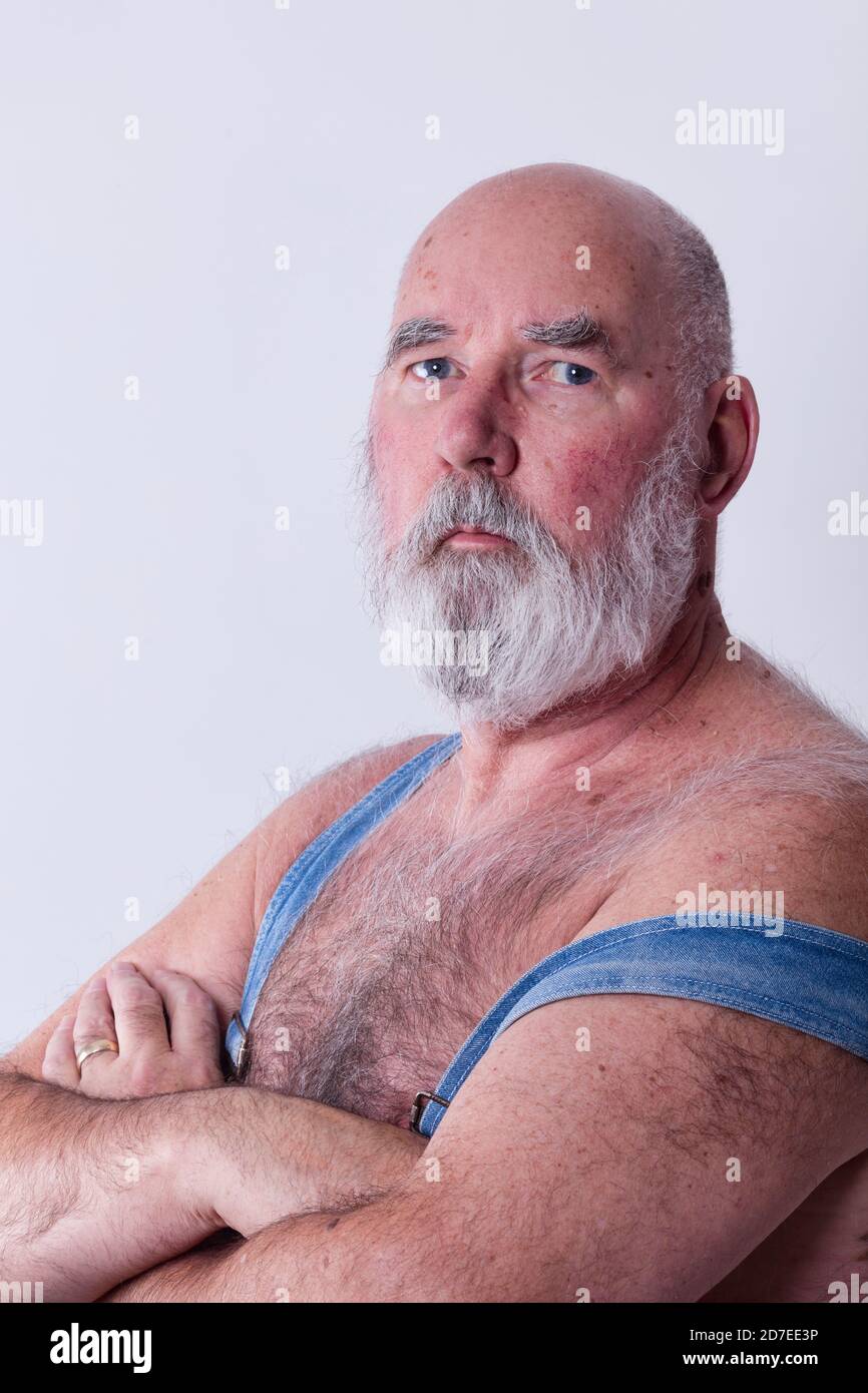 Ritratto di un anziano peloso di 70 anni. Foto Stock