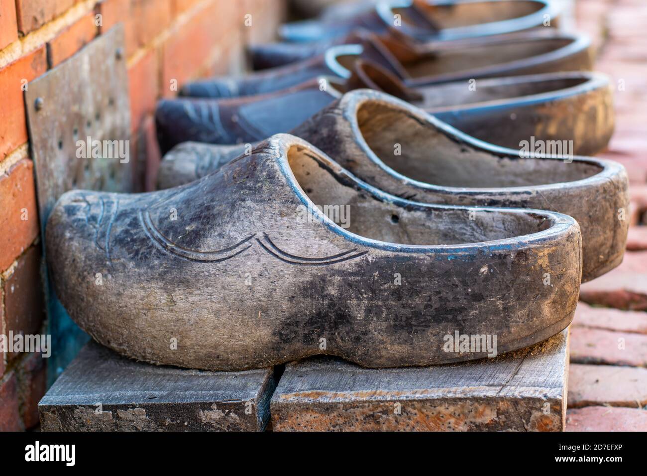 Zoccoli olandesi vecchio stile immagini e fotografie stock ad alta  risoluzione - Alamy